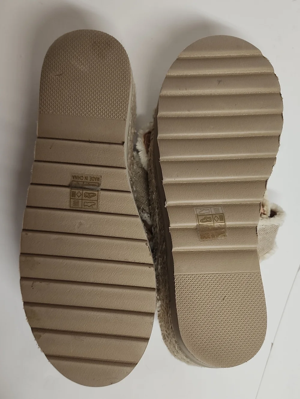 Mi.iM Woven Platform Slide Sandals with Gold Buckles - Beige Comfortable Sz 8.5
